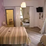 La Gatta Viola Apartment